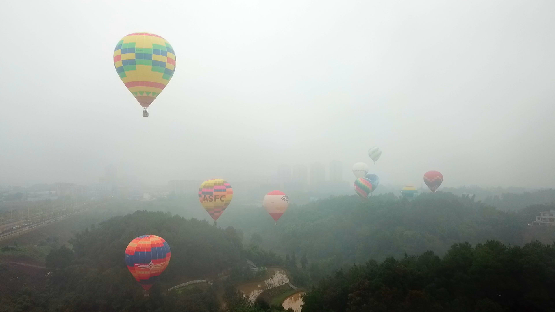 天府旅游名县文旅开展同盟勾当暨2019中国热气球俱乐部联赛四川·长宁（蜀南竹海）站闭幕